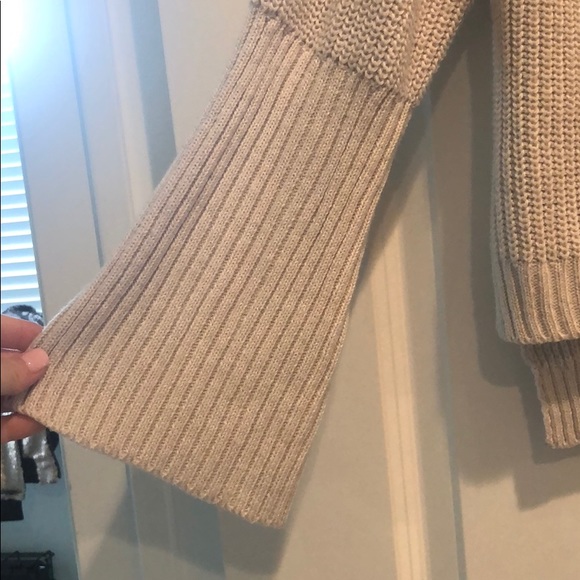 Lace up sweater - Picture 2 of 2